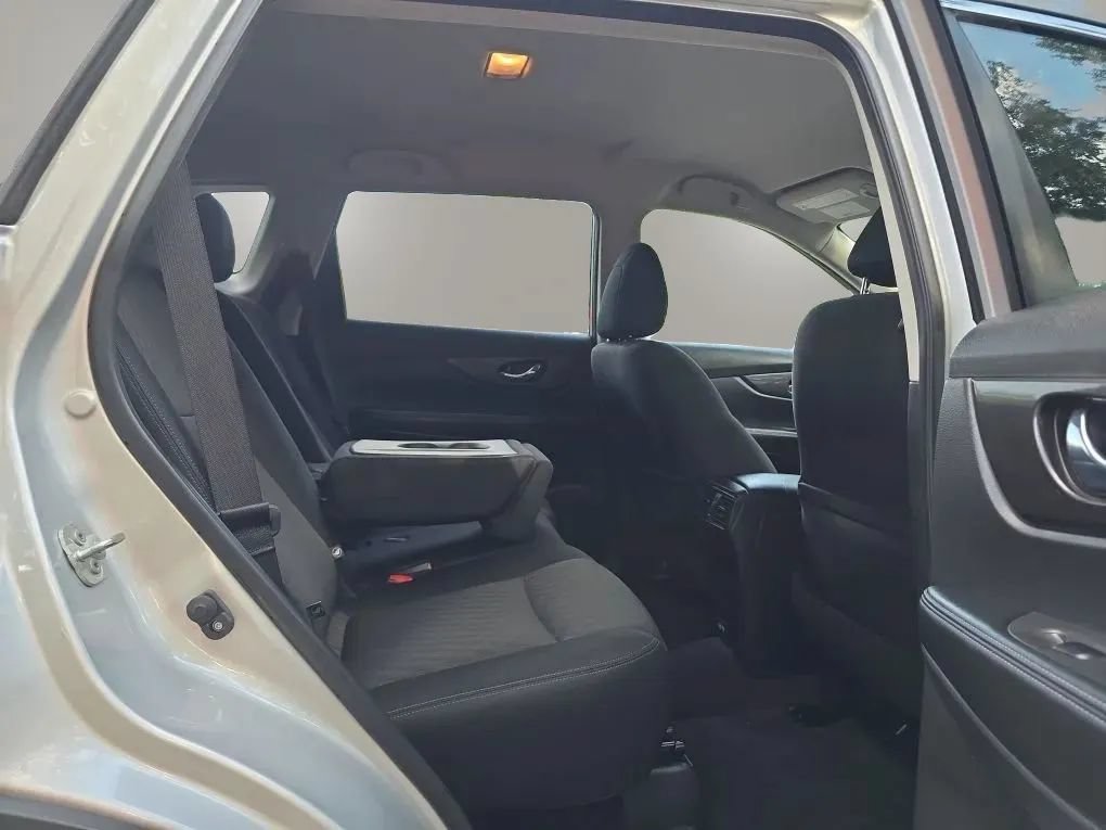 Used 2020 Nissan Rogue SV FWD image 42