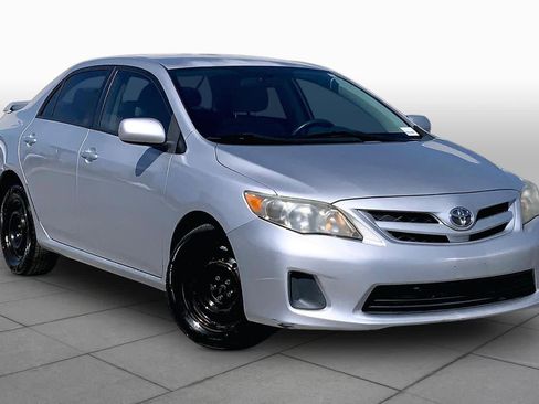 Used 2011 Toyota Corolla LE FWD image 2