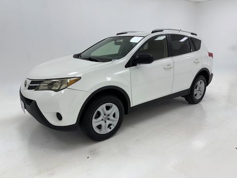 Used 2015 Toyota RAV4 LE image 5