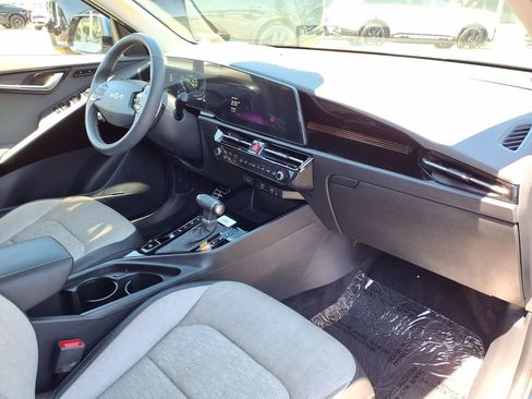 Certified 2025 Kia Niro SX Touring FWD image 14