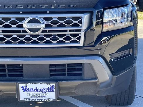 Used 2024 Nissan Frontier SV image 8
