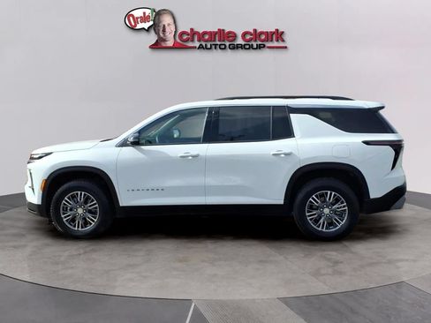 Used 2026 Chevrolet Traverse LT FWD image 2