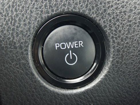 Used 2025 Toyota Camry SE w/ Convenience Package AWD/4WD image 9