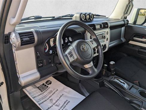 Used 2014 Toyota FJ Cruiser 4WD image 9