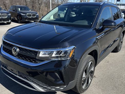 Used 2024 Volkswagen Taos SE w/ Panoramic Sunroof Package image 5