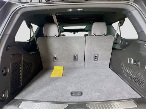 Used 2022 Chevrolet Suburban High Country image 28