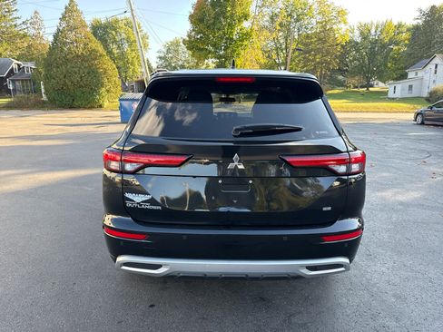 Used 2024 Mitsubishi Outlander SE image 4
