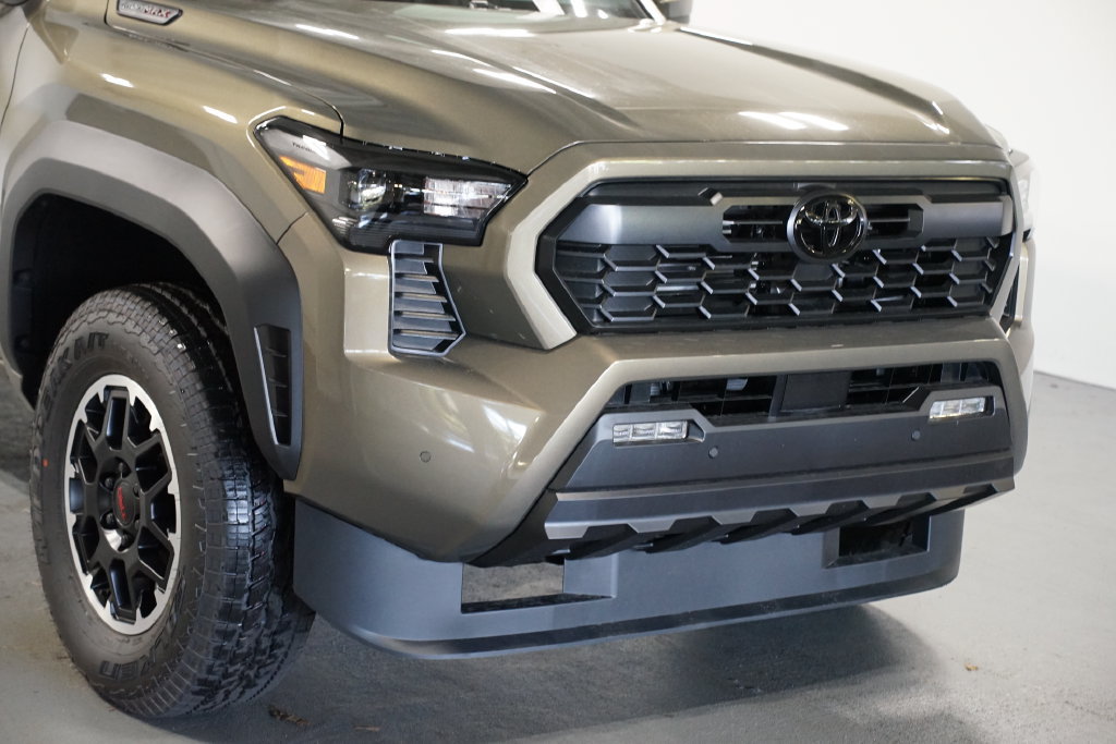 New 2026 Toyota Tacoma TRD Off-Road w/ TRD Off Road Upgrade Package AWD/4WD image 4