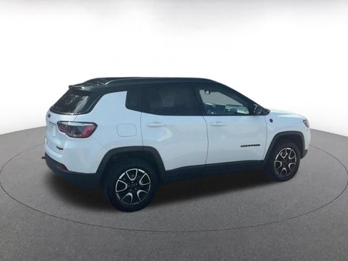 Used 2025 Jeep Compass Trailhawk AWD/4WD image 15