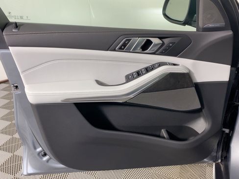 Used 2026 BMW X5 sDrive40i w/ Premium Package image 10