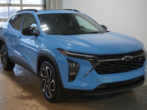 Used 2024 Chevrolet Trax RS w/ Sunroof Package image 5