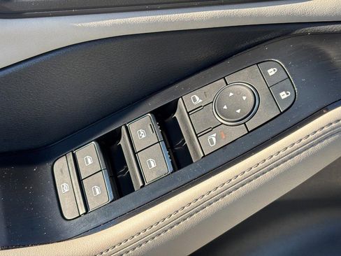 Used 2023 Nissan Rogue SL w/ SL Premium Package image 17