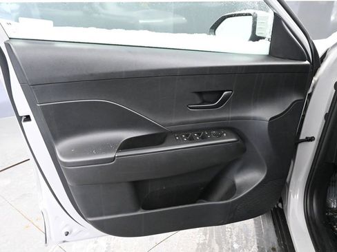 Used 2024 Hyundai Kona SEL image 17