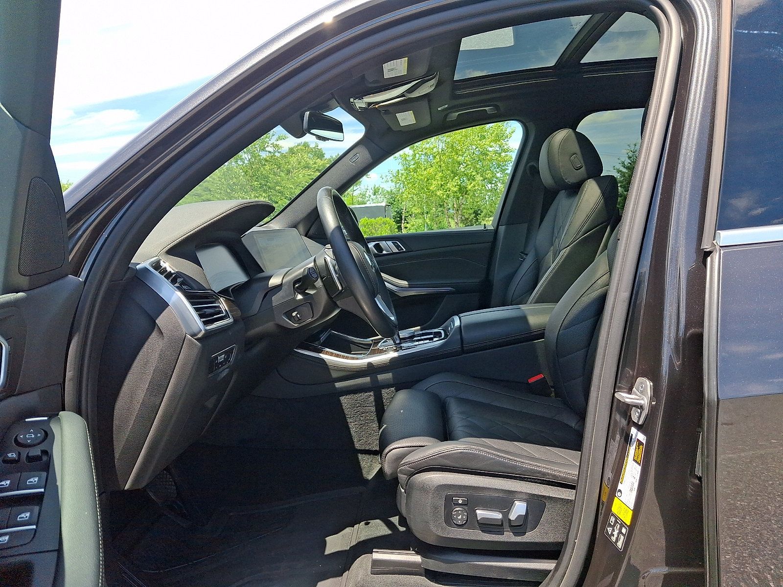 Used 2023 BMW X5 xDrive40i w/ Premium Package AWD/4WD image 14