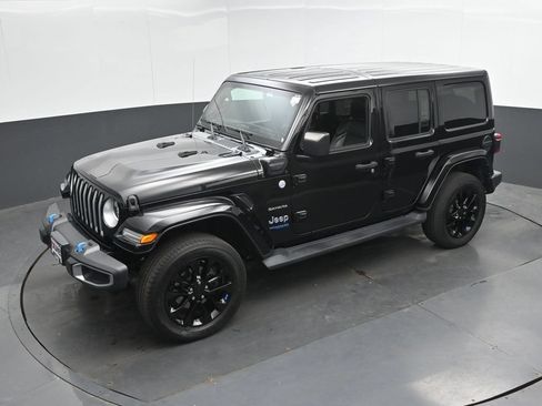 Used 2022 Jeep Wrangler Unlimited Sahara w/ Cold Weather Group AWD/4WD image 37