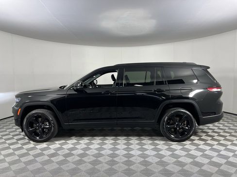 Used 2024 Jeep Grand Cherokee L Limited w/ Black Appearance Package image 10
