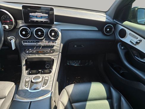 Used 2019 Mercedes-Benz GLC 300 4MATIC image 4
