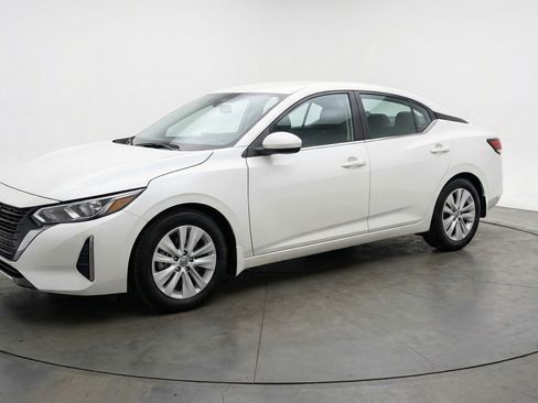 Used 2025 Nissan Sentra S image 3