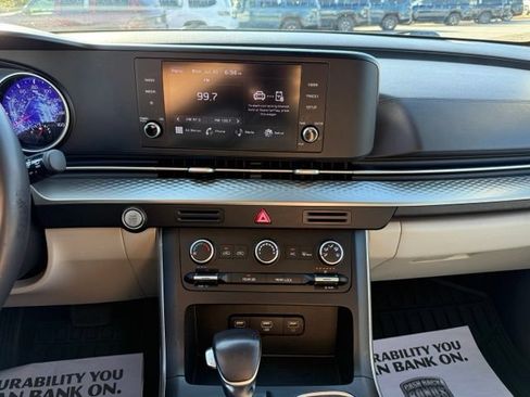 Used 2023 Kia Carnival LX w/ Paint Protection Package FWD image 18