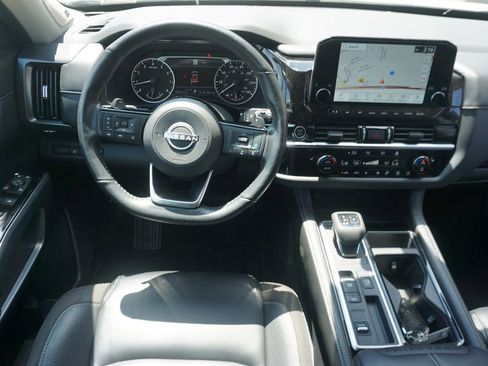 Used 2023 Nissan Pathfinder SL w/ SL Premium Package FWD image 6