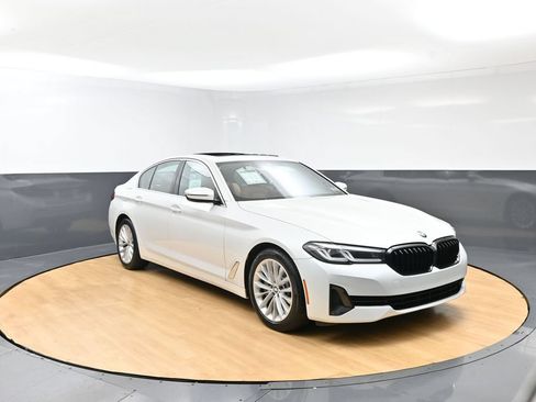 Used 2022 BMW 530i xDrive w/ Convenience Package AWD/4WD image 3