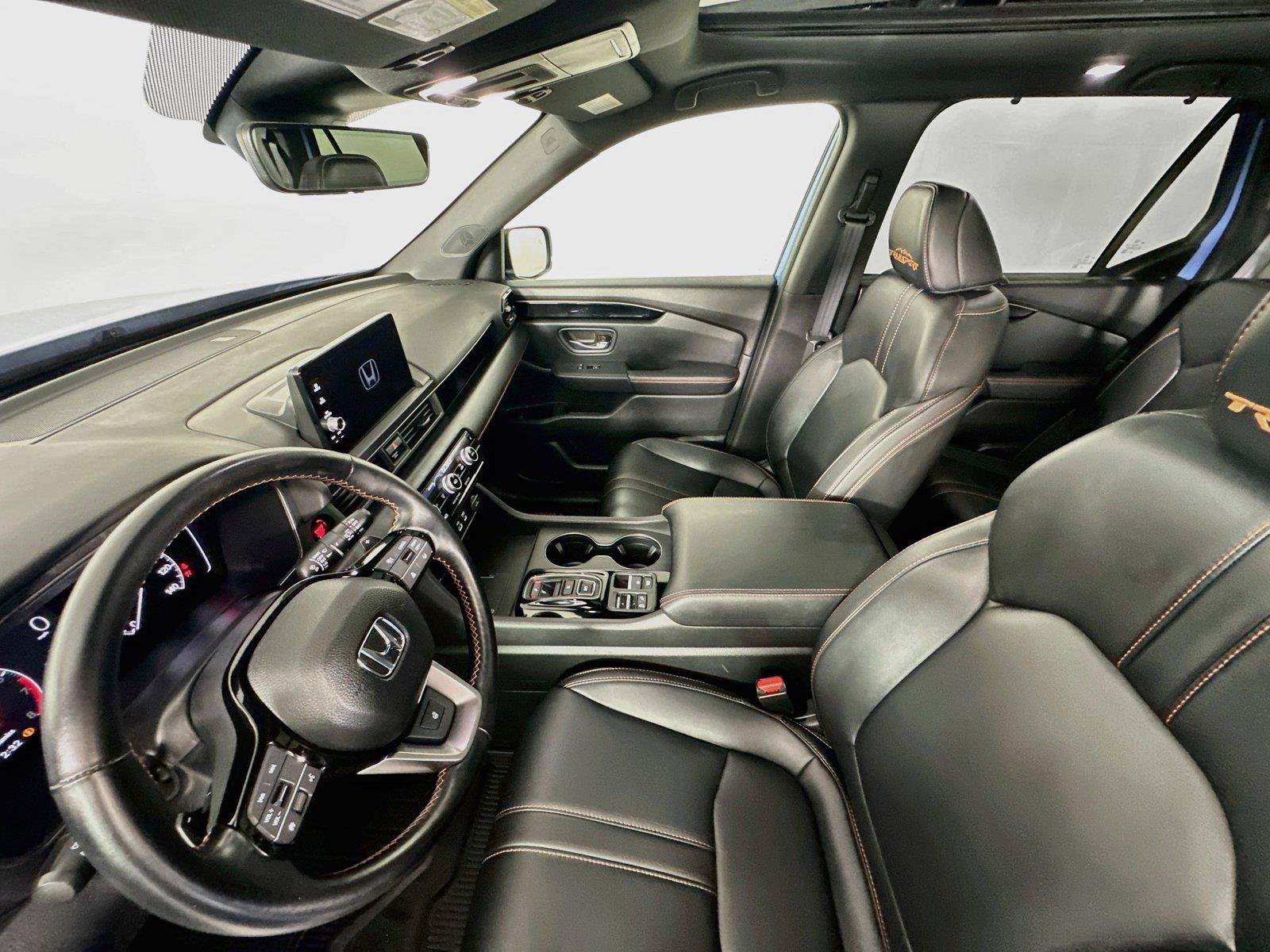 Certified 2025 Honda Pilot TrailSport image 5