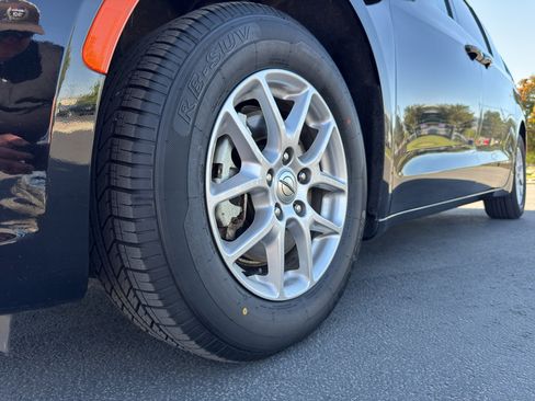 Used 2024 Chrysler Pacifica Touring-L FWD image 18