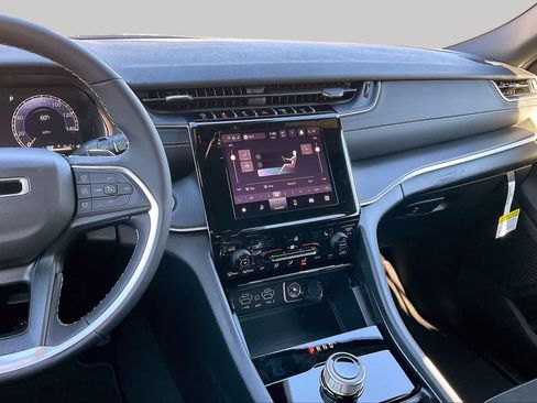 New 2025 Jeep Grand Cherokee Altitude AWD/4WD image 6