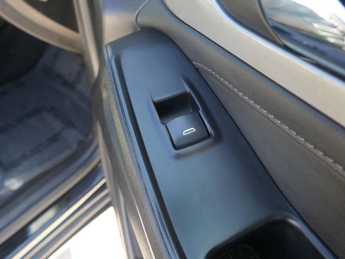 Used 2023 Chevrolet Traverse LT image 23