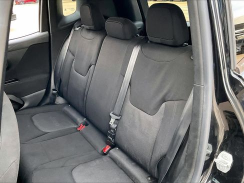 Used 2016 Jeep Renegade Latitude image 20