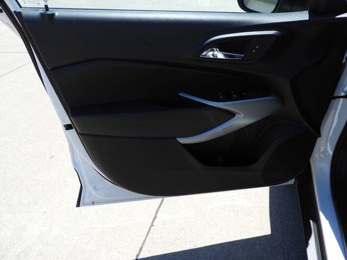 Used 2025 Chevrolet Trax LS w/ LS Convenience Package FWD image 18