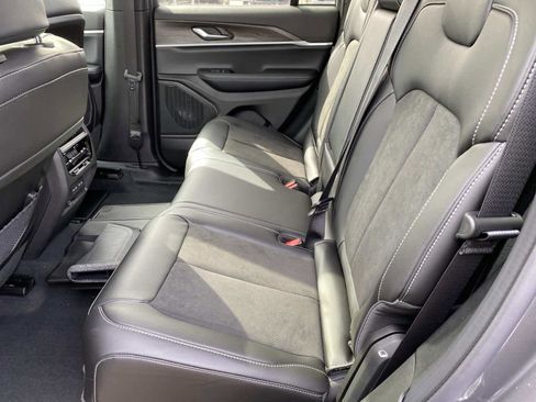 New 2026 Jeep Grand Cherokee Altitude image 7