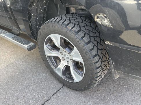 Used 2023 RAM 1500 Laramie AWD/4WD image 10