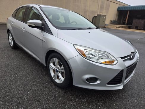 Used 2014 Ford Focus SE FWD image 13