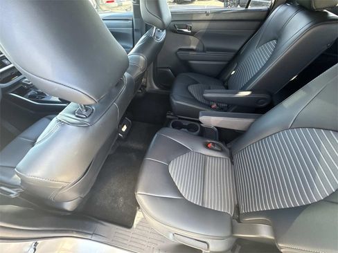 Used 2024 Toyota Highlander XSE image 36