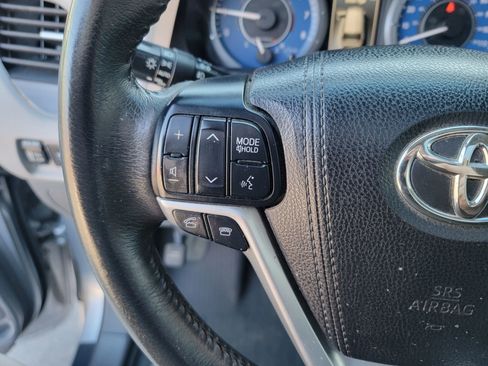 Used 2017 Toyota Sienna XLE w/ XLE Navigation Package image 19