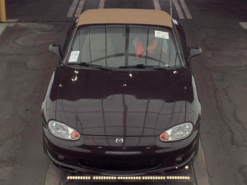Used 2000 MAZDA MX-5 Miata image 2
