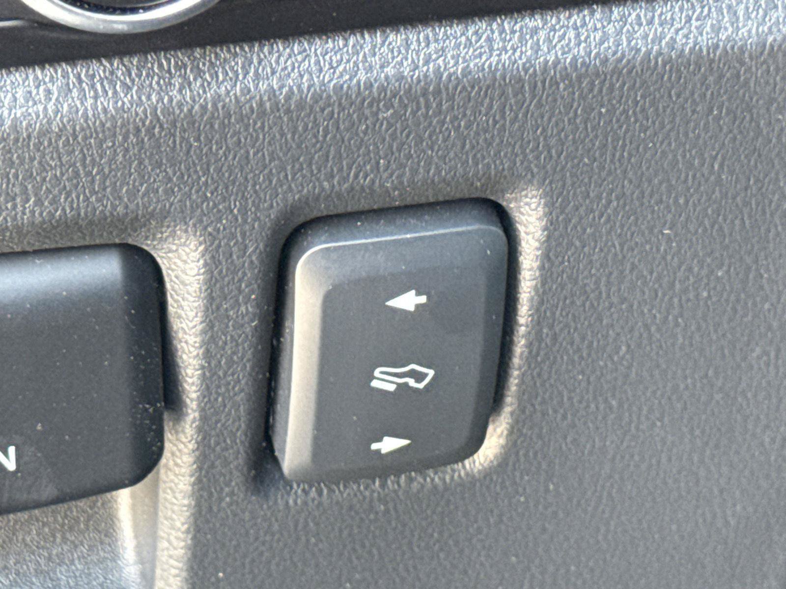 Used 2023 Ford F150 Lariat AWD/4WD image 19
