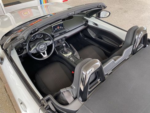 Used 2017 MAZDA MX-5 Miata Club image 28