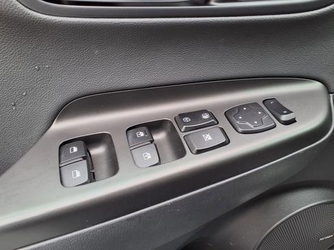 Used 2023 Hyundai Kona Limited image 11