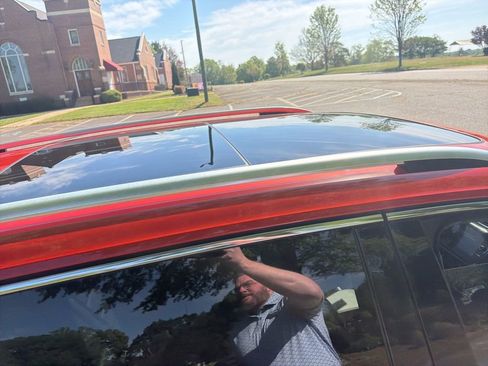 Used 2019 Volkswagen Tiguan SEL Premium image 10