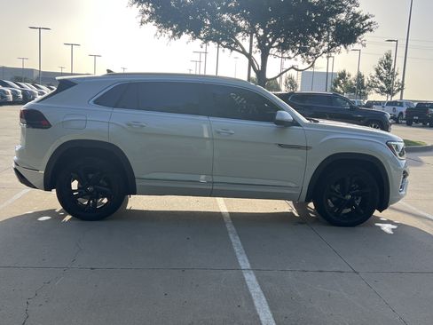 Certified 2024 Volkswagen Atlas Cross Sport SEL R-Line AWD/4WD image 11