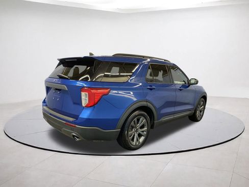 Used 2021 Ford Explorer XLT w/ Equipment Group 202A image 6
