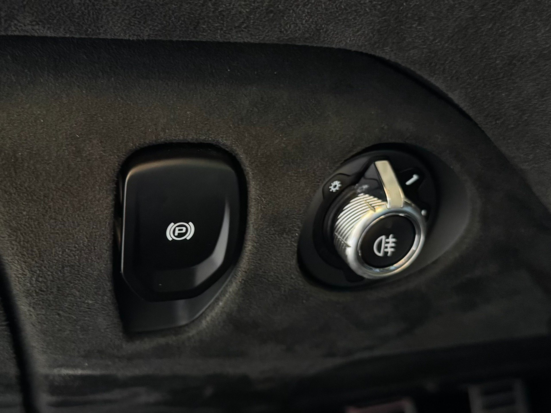 Used 2019 McLaren 720S Performance RWD image 25