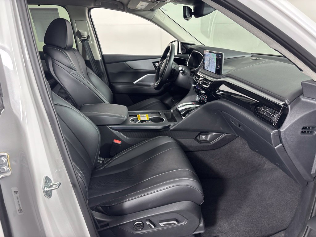 Certified 2025 Acura MDX w/ Technology Package FWD image 5