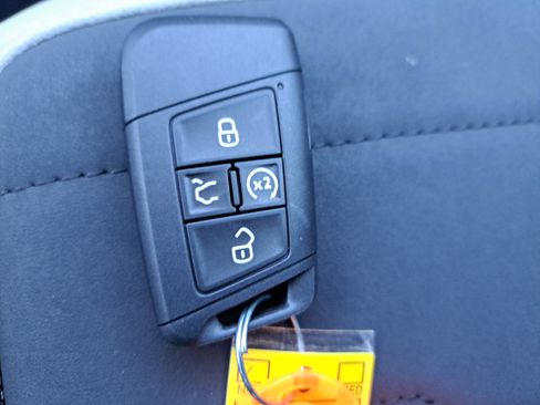 New 2026 Volkswagen Taos SE image 19