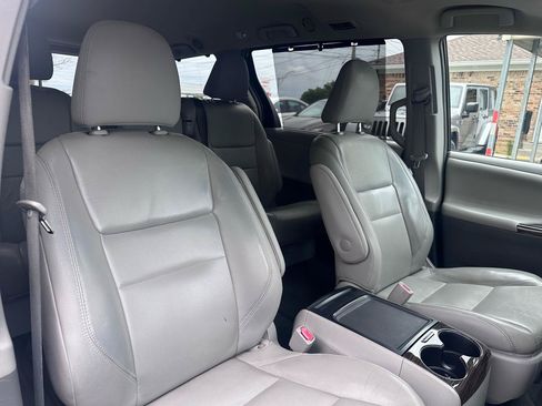 Used 2015 Toyota Sienna XLE w/ XLE Navigation Package FWD image 17