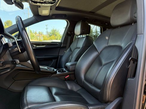 Certified 2024 Porsche Macan AWD/4WD image 5