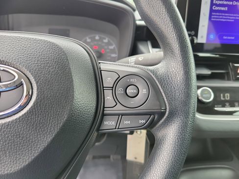 Used 2025 Toyota Corolla LE FWD image 20