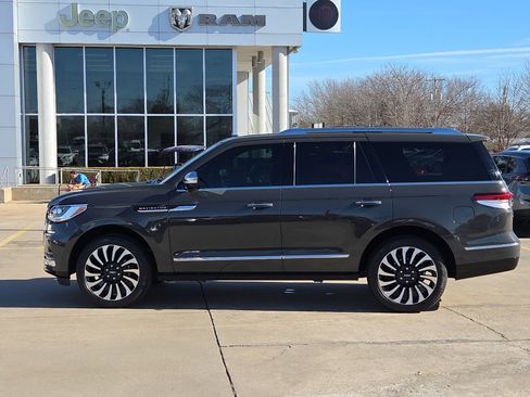 Used 2023 Lincoln Navigator Black Label image 3